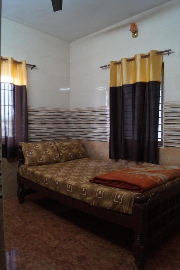 Wins Rooms Vālpārai Bagian luar foto