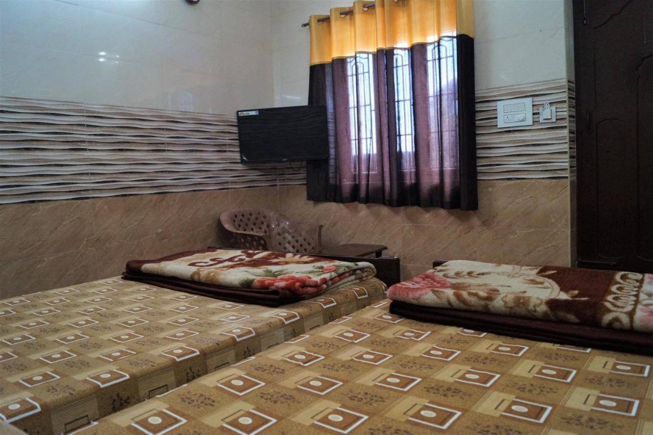 Wins Rooms Vālpārai Bagian luar foto