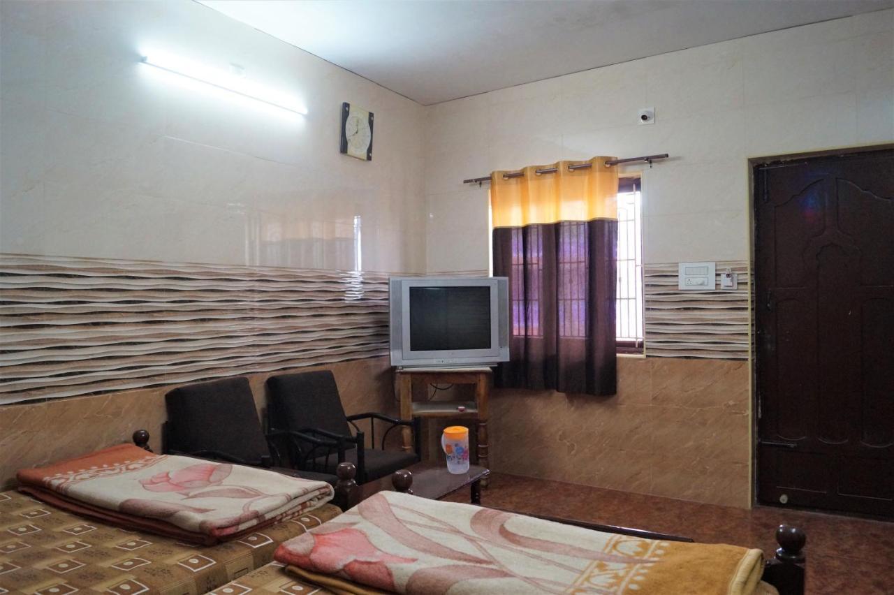 Wins Rooms Vālpārai Bagian luar foto