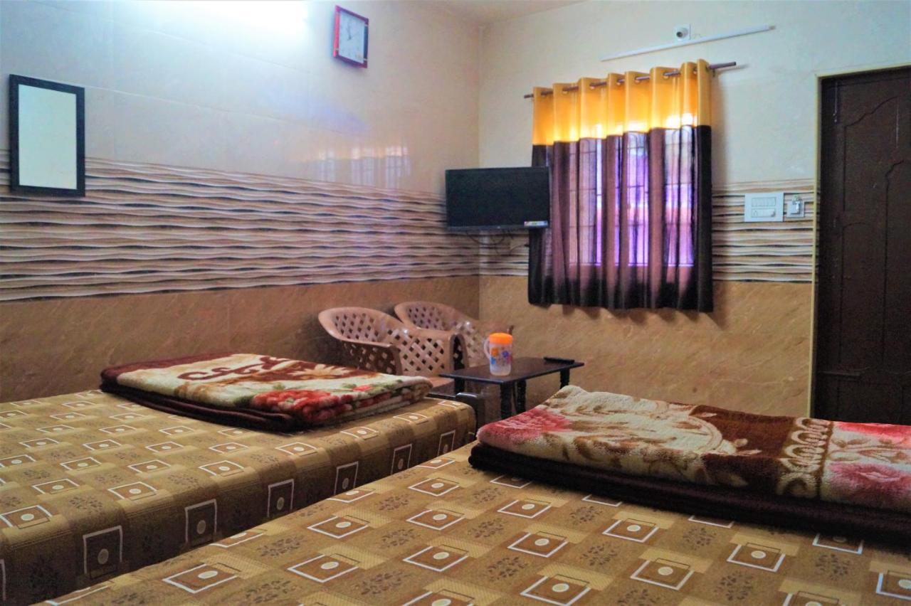Wins Rooms Vālpārai Bagian luar foto