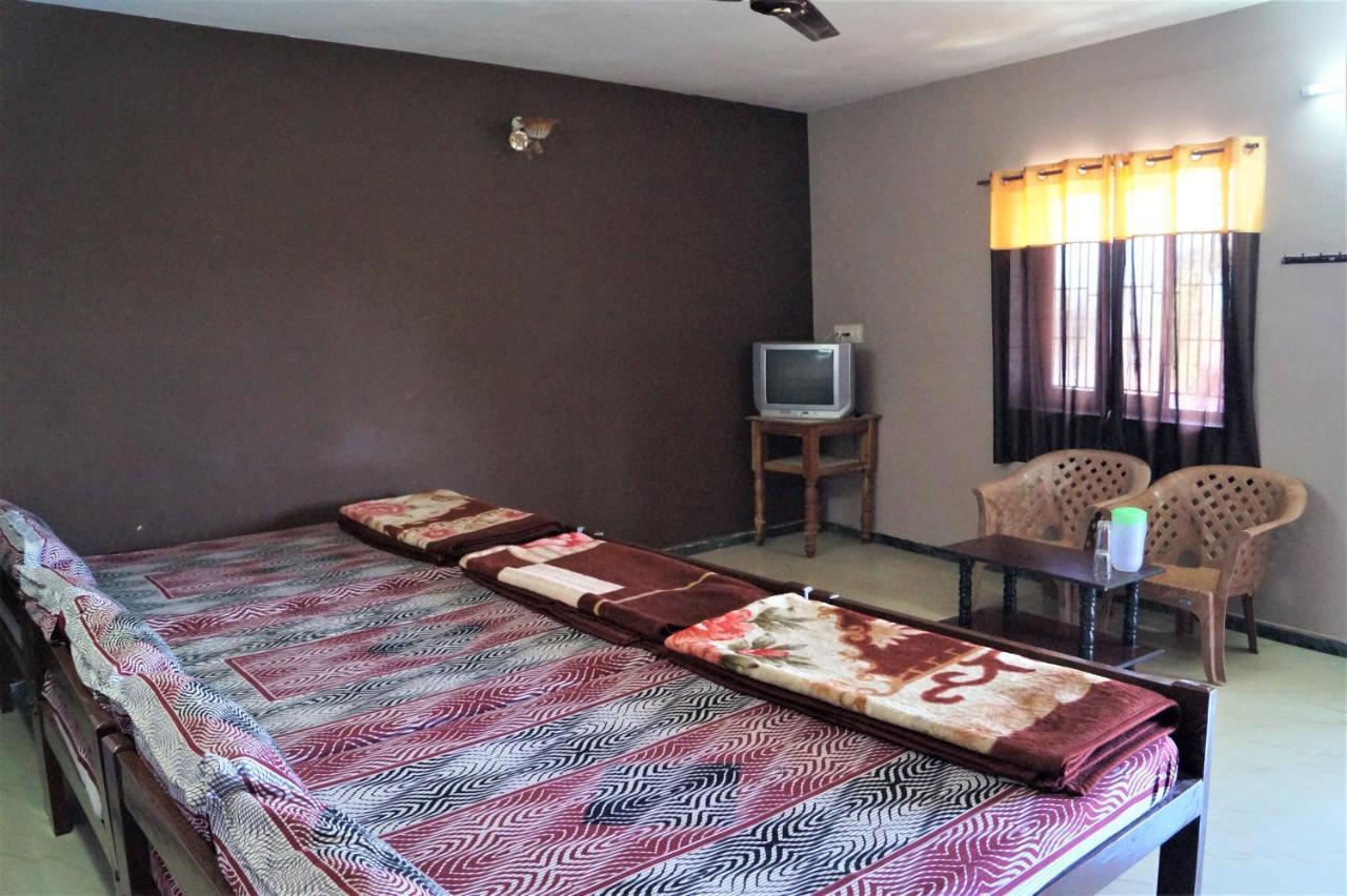 Wins Rooms Vālpārai Bagian luar foto