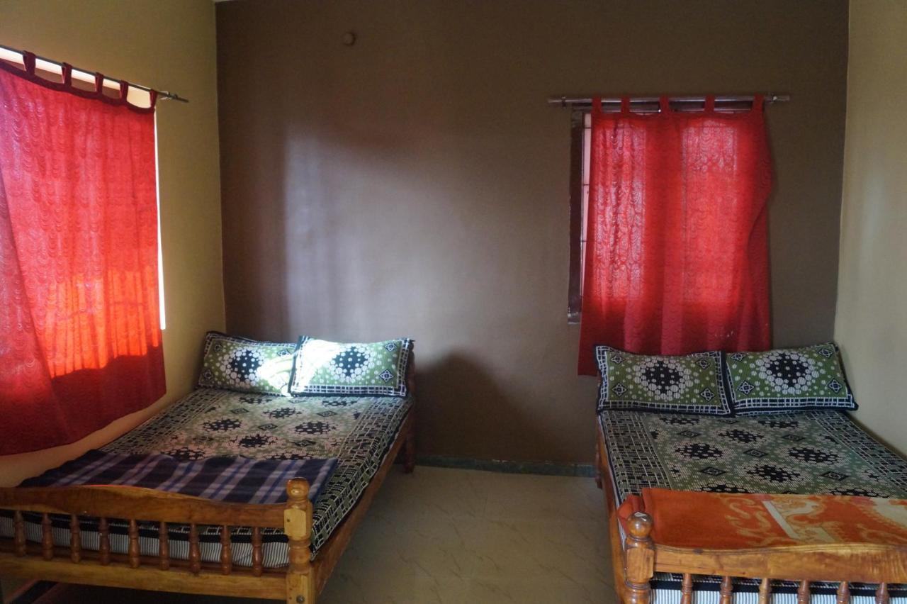 Wins Rooms Vālpārai Bagian luar foto